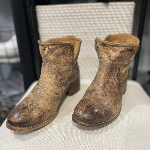 Distressed Brown Leather Ankle Boots – Western Style, Vintage Look - Picture 6 of 9